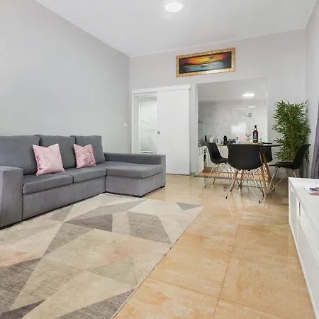 Away From Lejlighed *