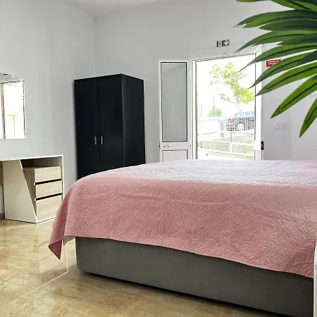 Away From Apartamento