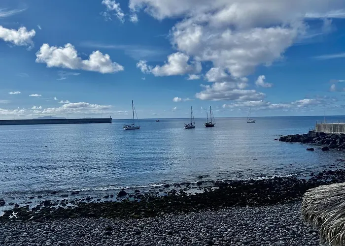 Away From 卡尼萨尔