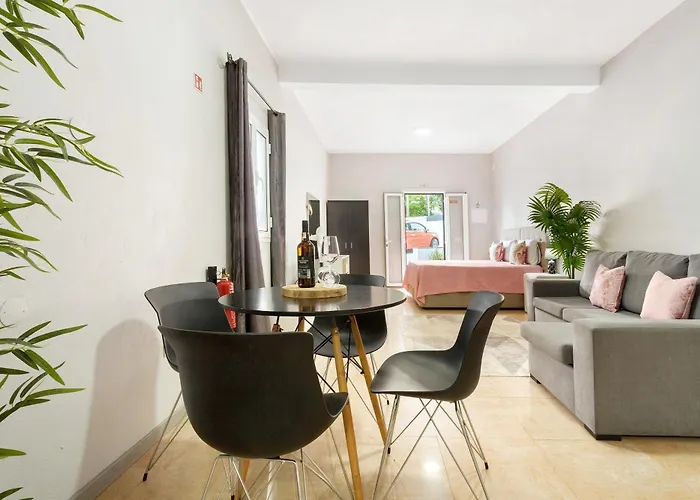 Away From * 卡尼萨尔