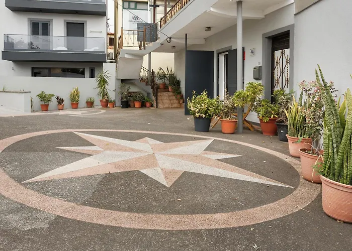 Away From * 卡尼萨尔